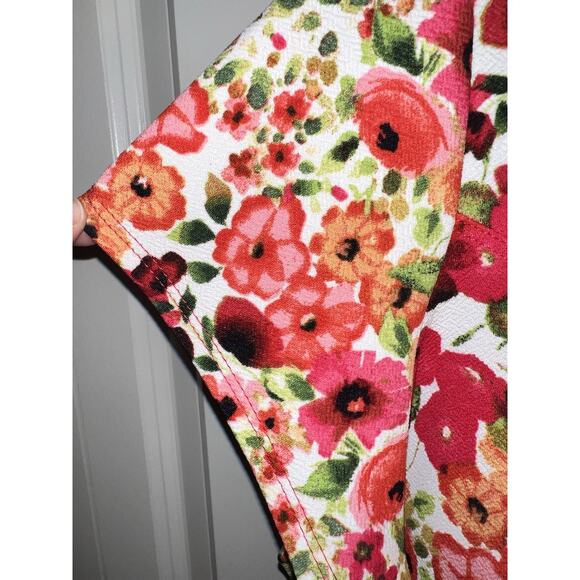 Bleeker & McDougal Women's 1X Red Floral Short Sleeve Shirt - Picture 3 of 12